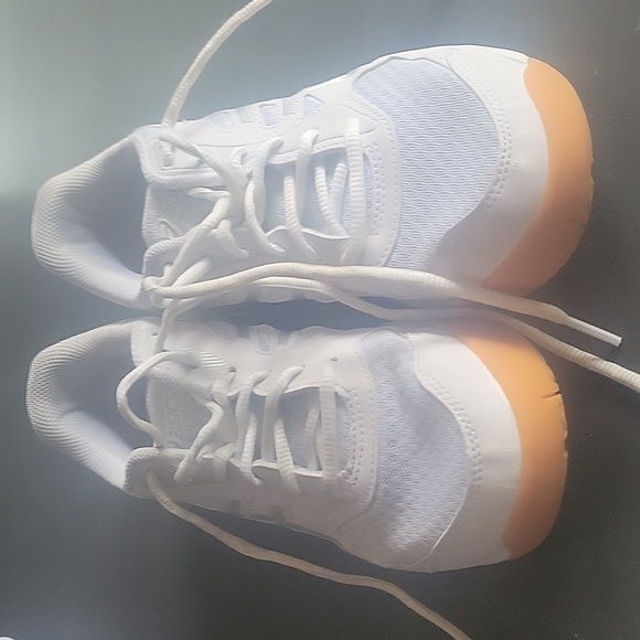 Asics Shoes - Asics Volleyball Shoes Size 9 1/2 Upcourt 5 comes with white knee pads :)